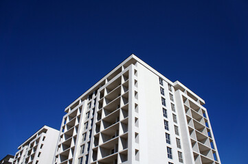 Obraz premium Concrete frame structure of a new multi-story apartment building in construction