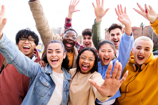 Big Group Of Cheerful Motivated And Excited Young Friends Taking Selfie Portrait. Happy People Looking At The Camera Smiling. Concept Of Community, Youth Lifestyle And Friendship