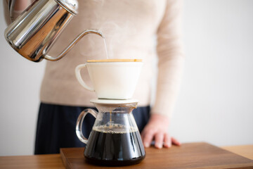 休日にコーヒーを楽しむ