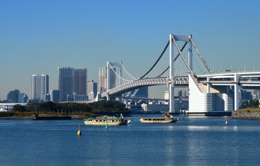 Fototapeta na wymiar 東京お台場からレインボーブリッジが見える風景