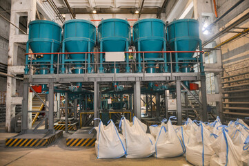 Laboratory for the mixture of components for the further production of refractory materials