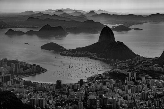 Blick auf Rio de Janeiro von der Christusstatue am Berg Corcovado in Brasilien