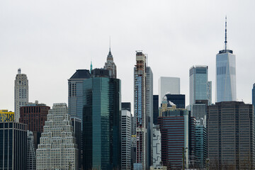 Fototapeta na wymiar New York City skyline with gray sky