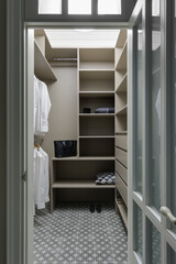 wardrobe in the apartment, functional wardrobe