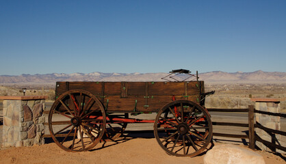 Fototapeta na wymiar old carriage in the desert