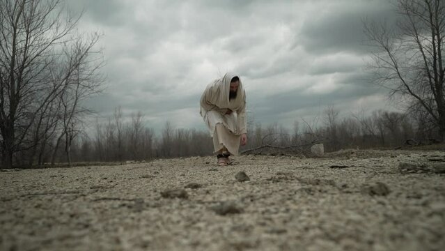 - Jesus Christ, prophet, bible, biblical, religious, spiritual, Christian, Christianity, Muslim, Islam, Allah, belief, nature, man, stoop, robe, tunic, beard
- Exterior
- Slow Motion
