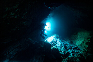 Naklejka na ściany i meble Cave diving - plongée sout