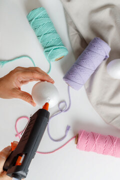 Making Easter eggs from multi-colored threads. Handmade, amigurum.2i