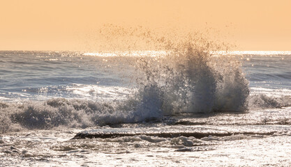 Naklejka premium Waves at sunrise at Caspian Sea