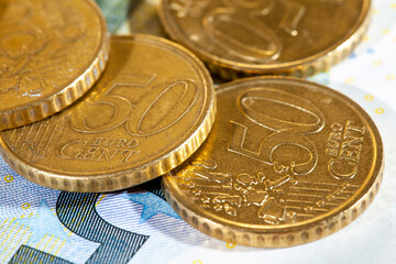 fifty euro cents are on the 50 euro banknote