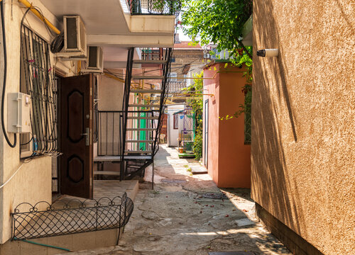 Courtyard with furnished rooms in the city of Yevpatoria