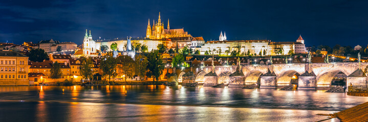 Fototapeta premium Prague Castle and Charles Bridge by night