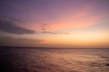 Cielo y mar en el atardecer