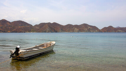 Lancha en el mar