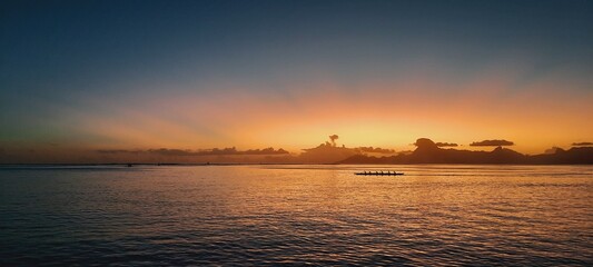 activités nautiques dans le lagon de Tahiti - obrazy, fototapety, plakaty
