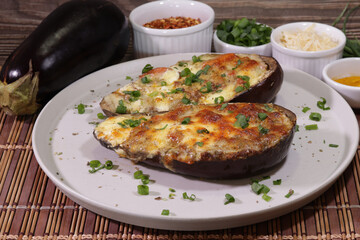 Beringela Recheada de Carne e Gratinada com Queijo