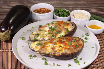 Beringela Recheada de Carne e Gratinada com Queijo - Eggplant Stuffed with Meat and Gratin with Cheese