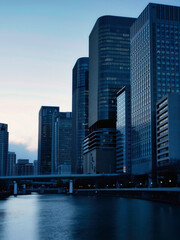 大阪中之島ビル群の夕景