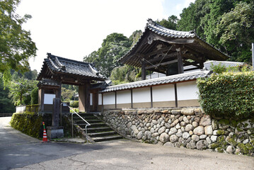 大野寺　山門と鐘楼　奈良県宇陀市室生大野