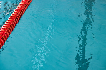 Schwimmbecken mit Bahnen Begrenzung