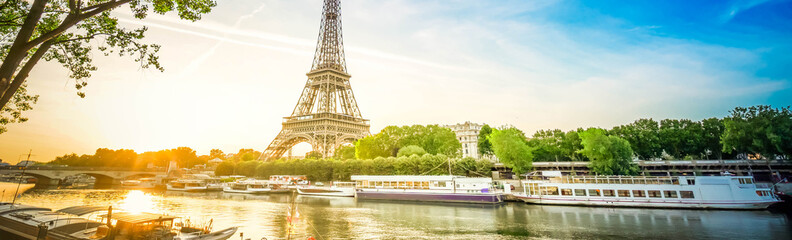 eiffel tour over Seine river