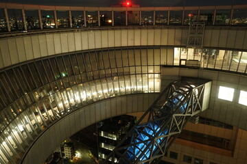 Fototapeta premium 日本 大阪府 梅田スカイビル 空中庭園展望台 夜景