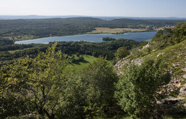Fototapeta na wymiar région des quatre lacs dans le jura en france