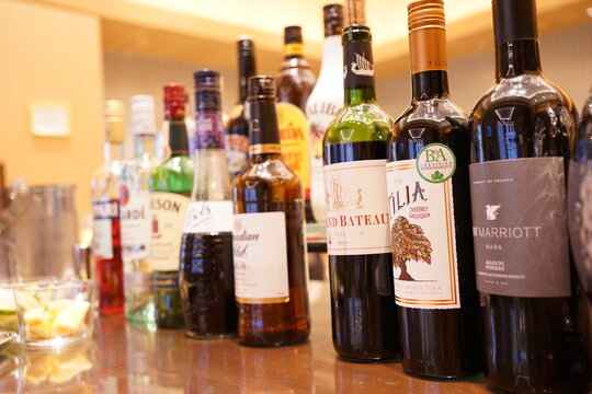 Bottles of Wine, image of Luxury Party - パーティ アルコール ワイン