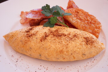 Breakfast Pain Egg Omelet Plate with Hash browns and Bacon - モーニング セット 朝食 オムレツ