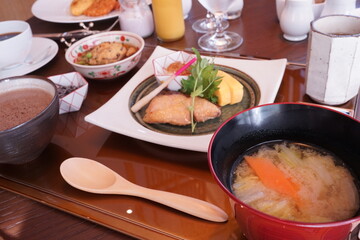 Japanese Food, Breakfast, Grilled Fish and Miso Soup - 日本料理 旅館 朝食 焼き魚定食
