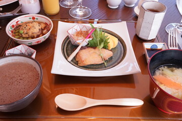 Japanese Food, Breakfast, Grilled Fish and Miso Soup - 日本料理 旅館 朝食 焼き魚定食	