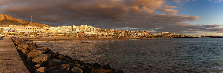 Blick entlang dem Playa de Fañabé