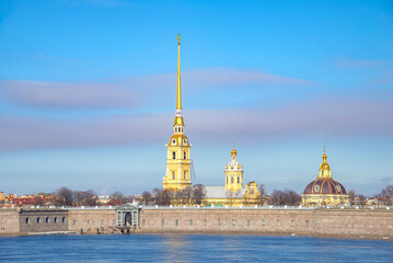 Obraz premium Ancient Peter and Paul Fortress in the early spring morning. Saint Petersburg, Russia