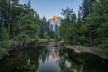 Cercles muraux Half Dome Last light on Half Dome and the Merced River from Sentinel Bridge, in Yosemite National Park, near Merced, California.