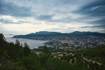 Fototapeta na wymiar panorama sur le dessus de cassis mer méditerrané bouche du Rhône 