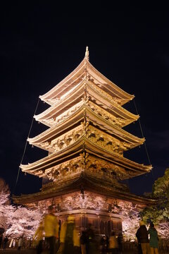 東寺五重塔 の画像 1 979 件の Stock 写真 ベクターおよびビデオ Adobe Stock
