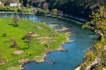 Fototapeta premium Wanderweg Leinpfad an der Ruhr von der Isenburg aus gesehen in Hattingen / Deutschland
