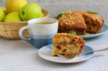 Cinnamon apple cake