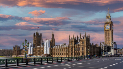 Fototapeta na wymiar Parliament building and Big Ben in London. A view from the bridge.