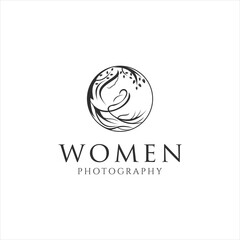 Organic Women and Baby Tree Logo . Minimalist Nature Emblem Featuring Female Body, Leaf, and Circle Symbol for Health Care, Family, Beauty, Growth, and Eco-Friendly Company Branding Concept