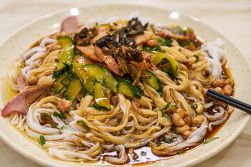 Sweet and sour and delicious Guangxi Nanning traditional dish, sweet and sour barbecued pork dry noodles