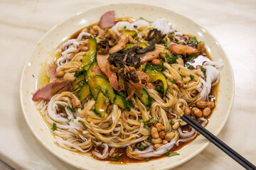 Sweet and sour and delicious Guangxi Nanning traditional dish, sweet and sour barbecued pork dry noodles