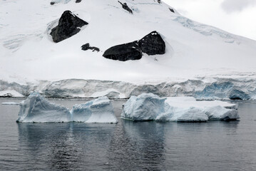 Cruising in Antarctica - Fairytale landscape