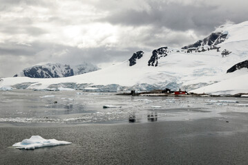 Cruising in Antarctica - Fairytale landscape