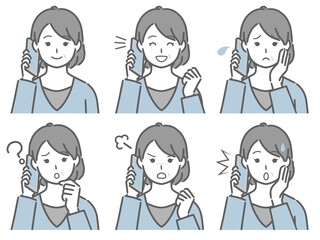 スマホで話す中年女性