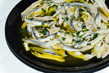 Plato con boquerones en vinagre.