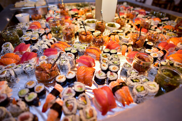 日本食の寿司ビュッフェ