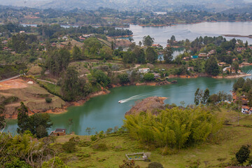 Fototapeta premium embalse guatape colombia