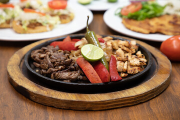 parrillada de pollo y carne