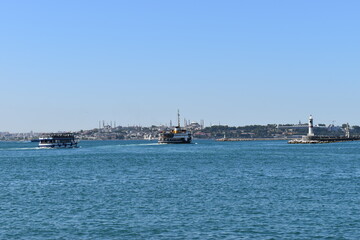 Fototapeta na wymiar sunny day in istanbul(istanbulda güneşli bir gün)